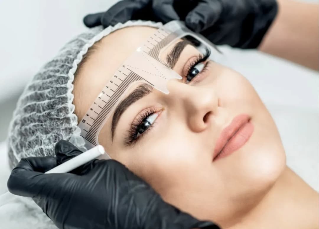 Akcesoria do makijażu permanentnego – niezbędnik profesjonalisty