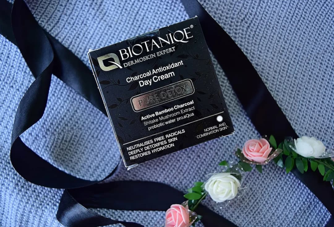 Opinie o biotaniqe rewitalizującym kremie odmładzającym 40+ - skuteczność i wady