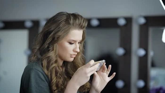 Modelka w wieku 14 lat: bezpieczna droga do pierwszych sukcesów w branży