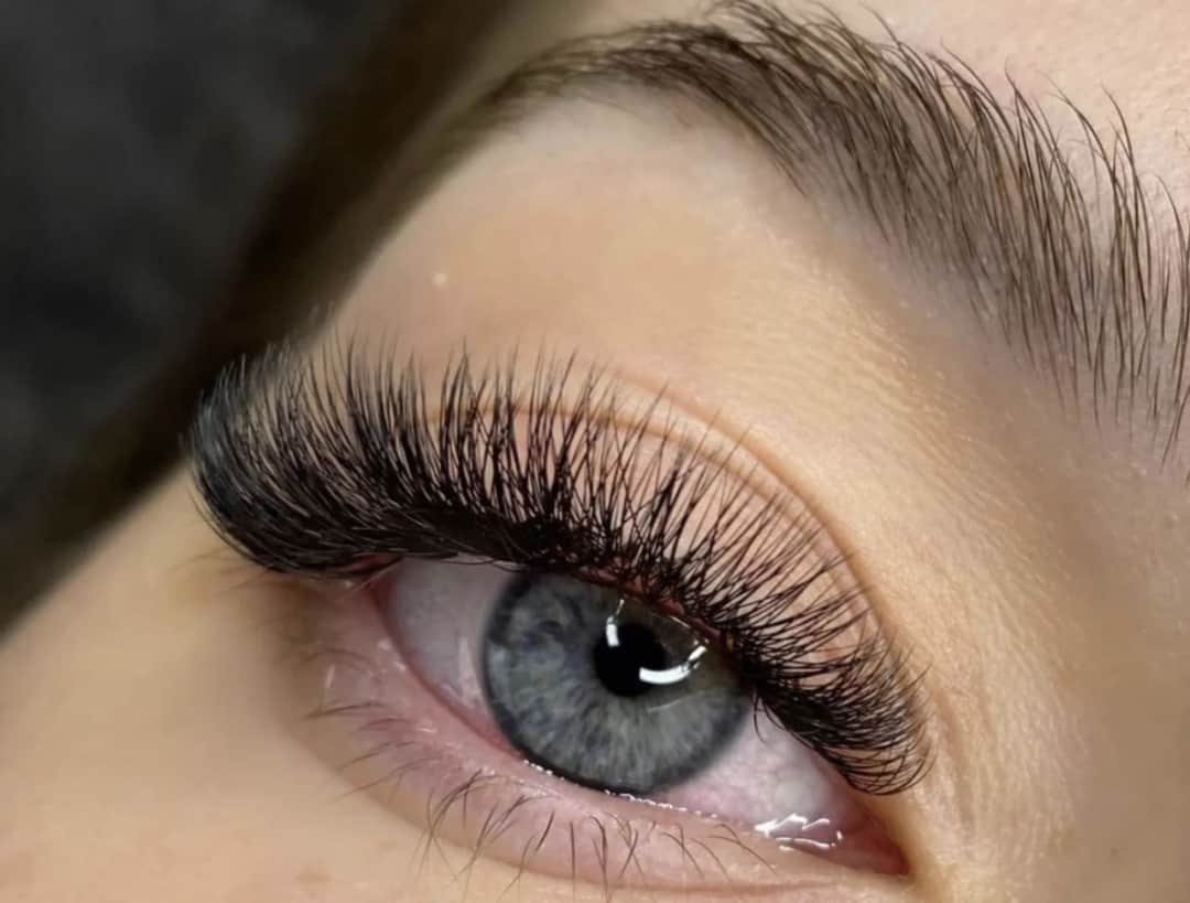 Sposób na urzekające spojrzenie - wypróbuj rzęsy do przedłużania 2D