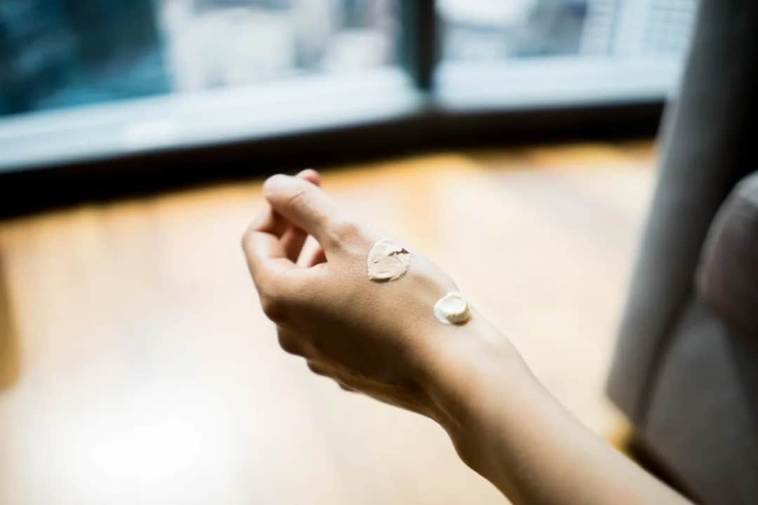 Jak rozjaśnić krem BB bez kupowania nowego? Proste triki na idealny odcień